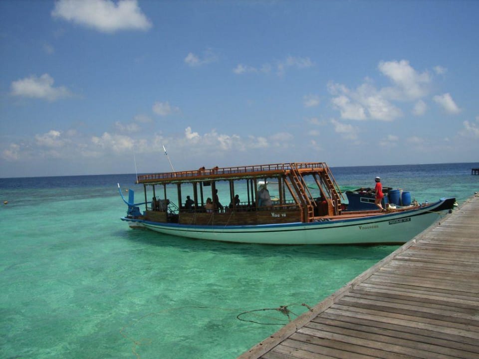 Dhoni am Steeg Adaaran Select Meedhupparu Island Resort - Premium All Inclusive