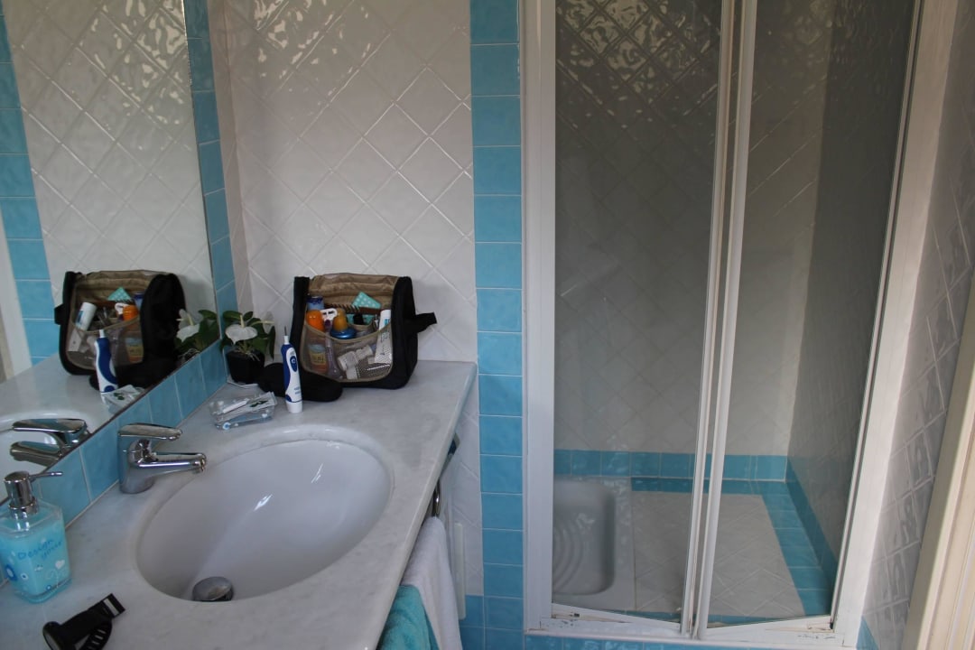 Waschbecken und Dusche; Shampoo vorhanden B&B Campo Di Farfalle