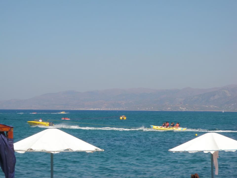 Widok z tarasu na morze Eri Beach & Village