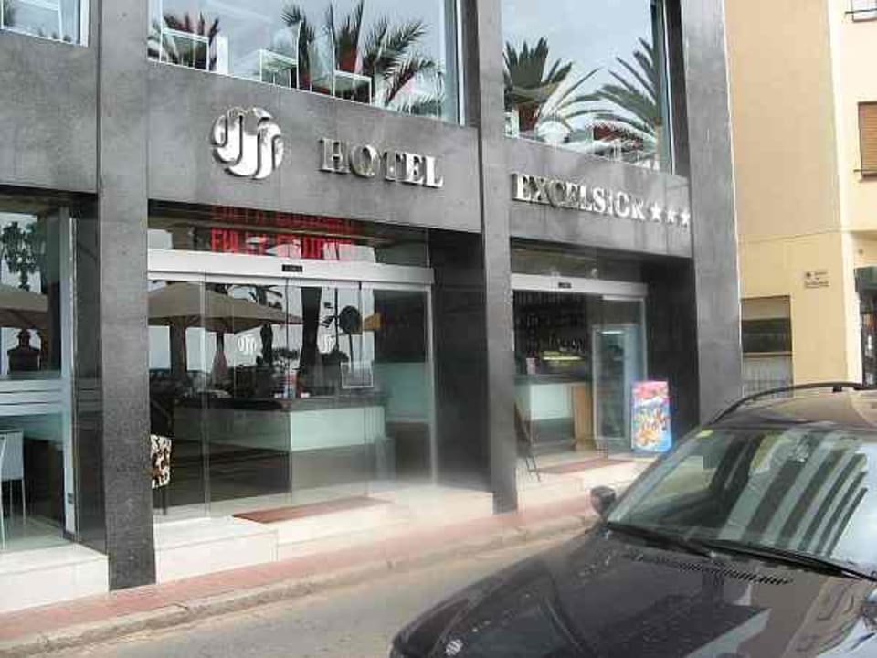 Hoteleingang URH Excelsior