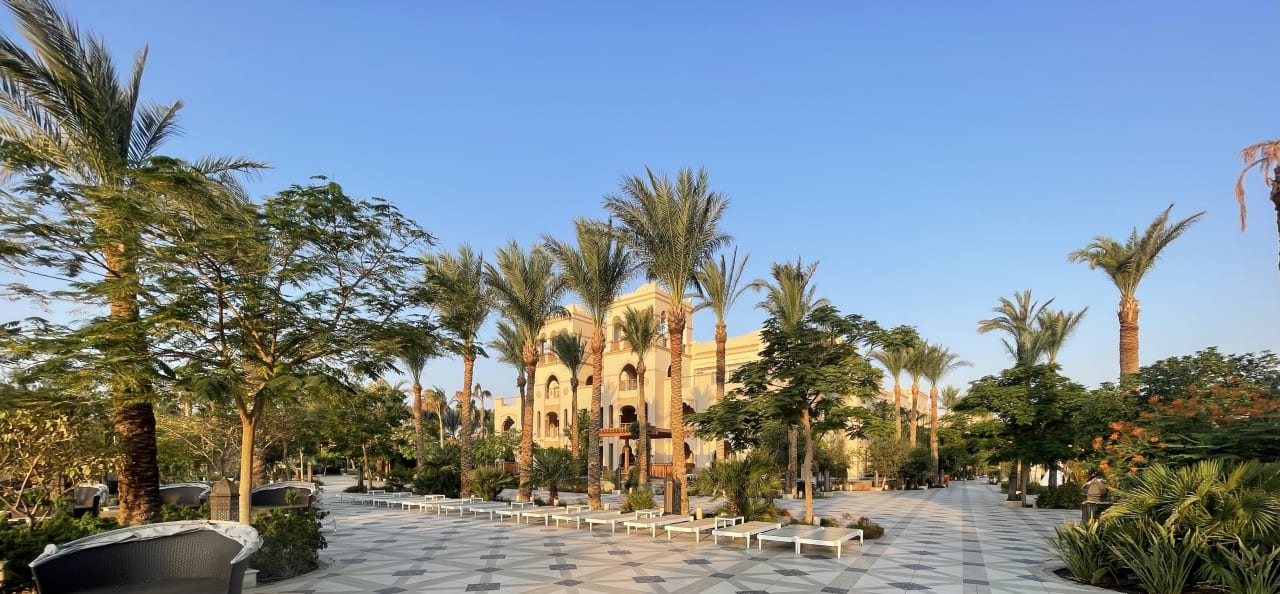 Gartenanlage The Grand Palace - Adults only