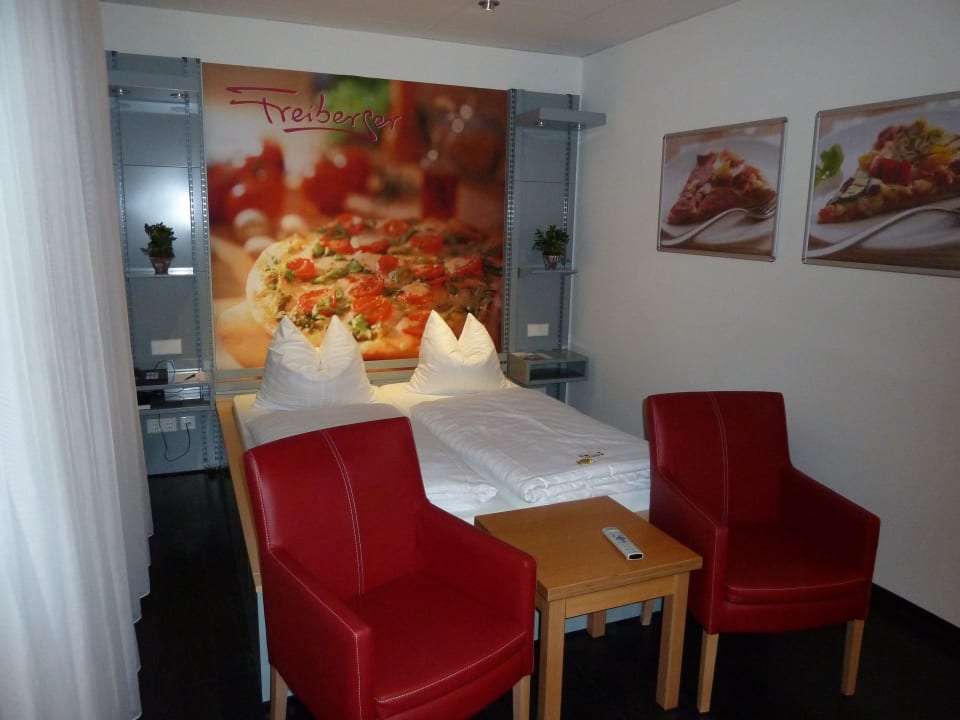 Pizza Zimmer Food Hotel