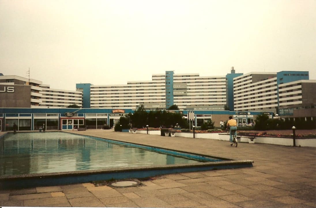 Wasserbecken vor dem Kurhaus Heiligenhafen Ferienpark