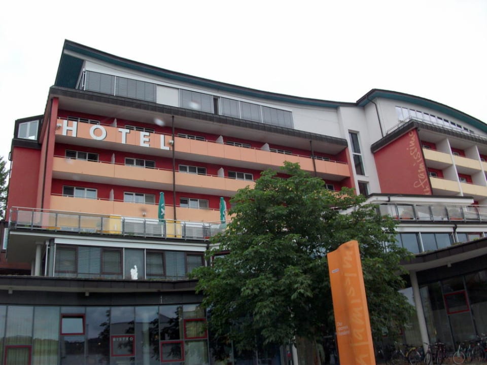 Teilansicht des Hotels von der Strasse aus gesehen SAVOY Hotel Bad Mergentheim