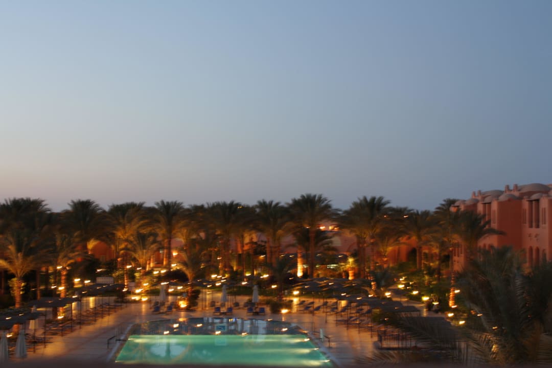 Blick aus dem Zimmer auf den Pool Jaz Makadi Oasis Resort