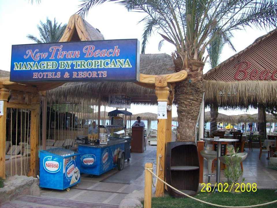 Wejście na plażę Le Mirage New Tiran