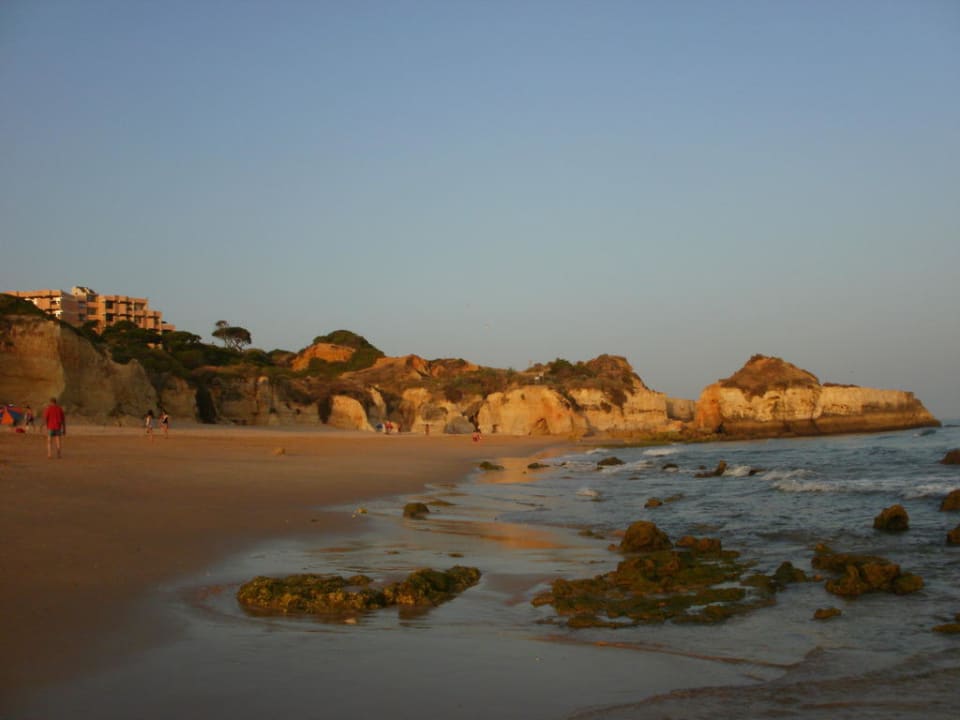 Strand vor der Hotelanlage Auramar Beach Resort