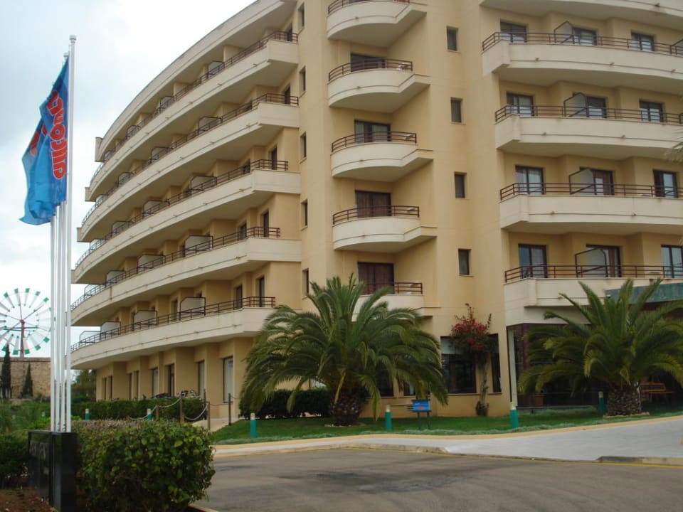 Auffahrt zum Hotel allsun App.-Hotel Orient Beach