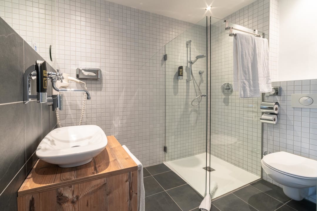 Zimmer Binders Budget City-Mountain Hotel