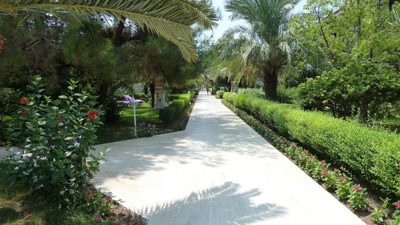 Wege zu den Bungalows Hotel Club Nena