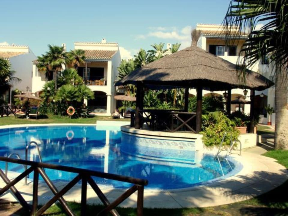 Kleiner Swimmingpool BlueBay Banús
