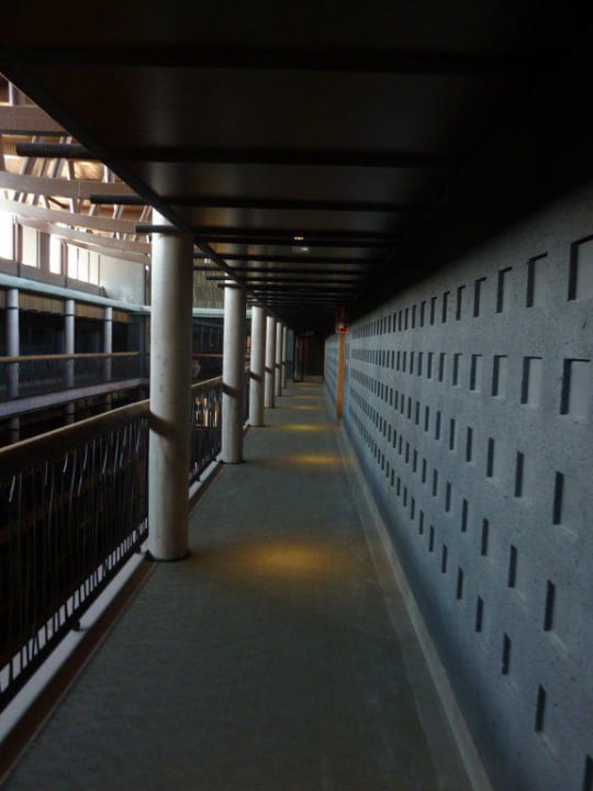 Gang zu den Zimmern Lopesan Baobab Resort