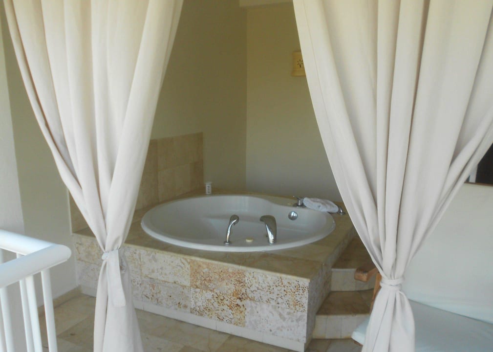 Whirlpool auf Balkon Honeymoonsuite TRS Turquesa Hotel - Adults only