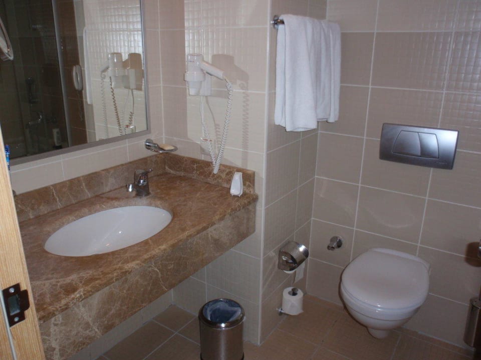 Badezimmer des Standard Doppelzimmers Sunis Kumköy Beach Resort Hotel & Spa