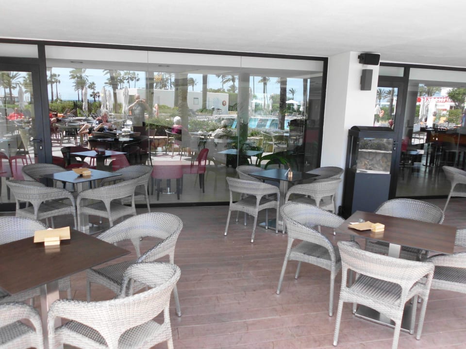 Sitzplätze draußen allsun Hotel Bahia del Este