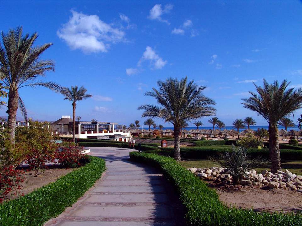 Weg durch die Gartenanlage Aquis Taba Paradise Resort