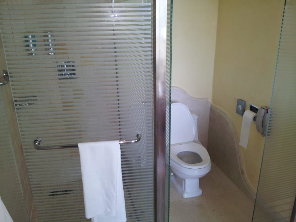 Toilette und Dusche JOIA Bávaro by Iberostar