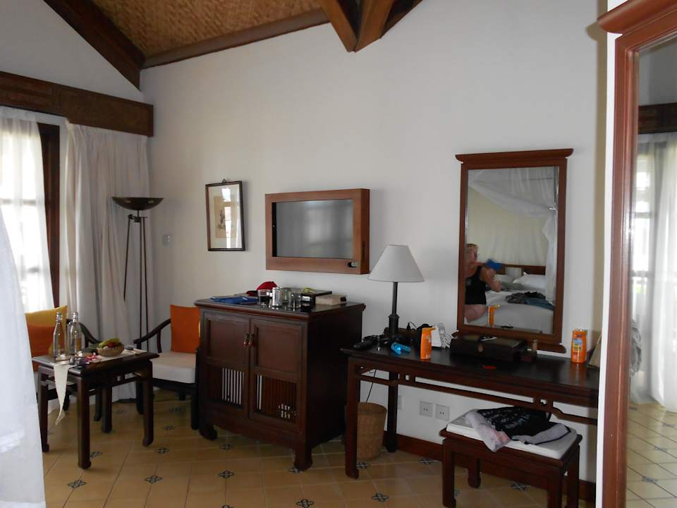 Schreibtisch und Minibar Evason Ana Mandara & Six Senses Spa