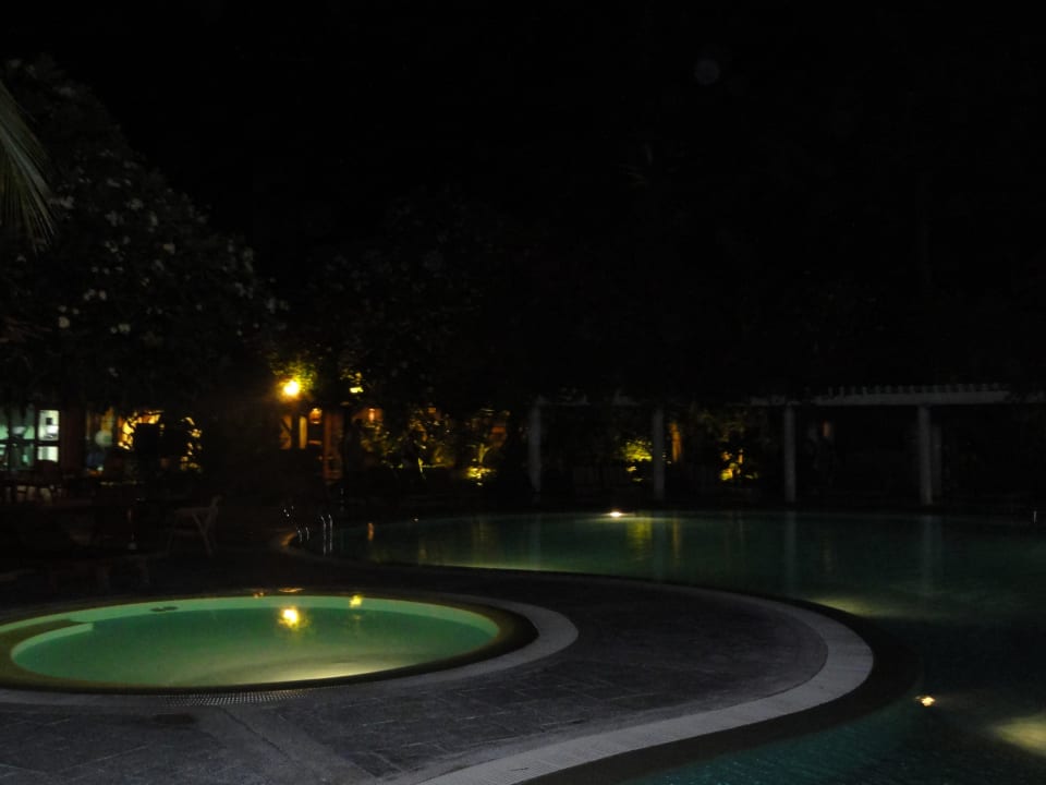 Pool am Spa Bereich Kuramathi Maldives