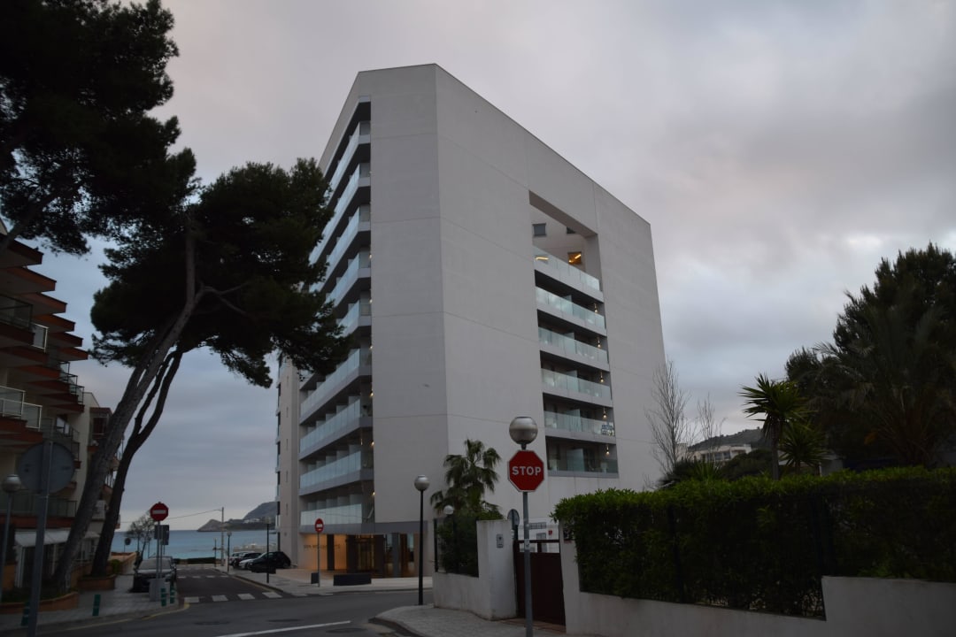 Blick auf das Hotel von der Promenade Son Moll Sentits Hotel & Spa