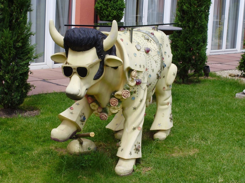 Lustige Elviskuh Hotel Villa Toskana