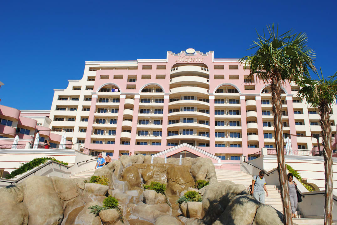 Hotel von der Poolanlage aus DIT Majestic Beach Resort