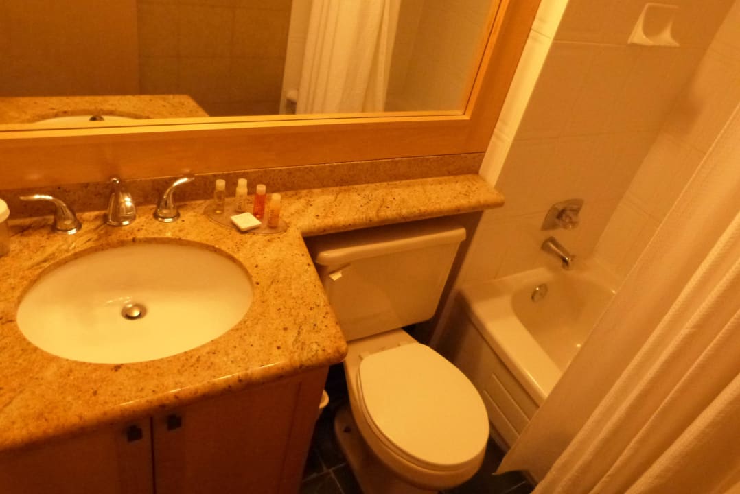 Bathroom Hotel Whistler Village Inn & Suite