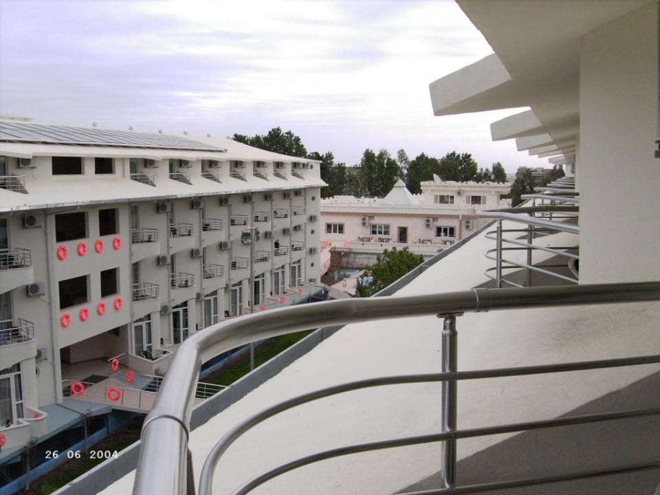 Ausblick aus dem 4. Stock in Richtung Eingang und Pool Miarosa Kemer Beach