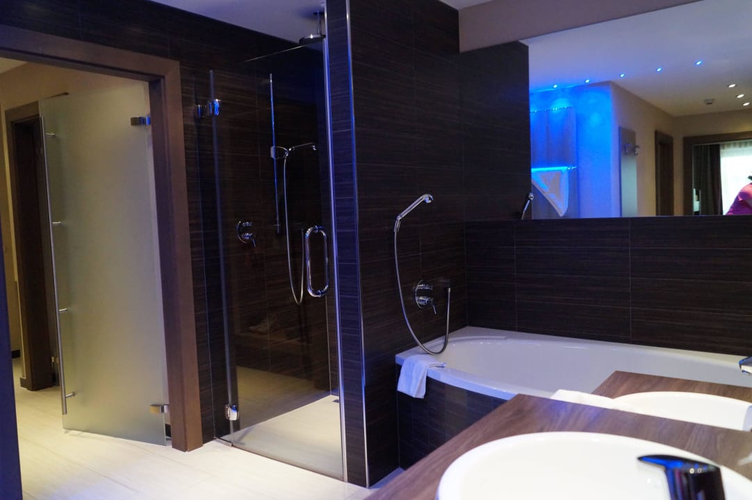 Geräumiges Bad Ellmauhof - das Generationenresort