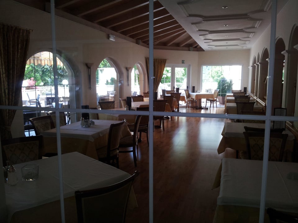 Ein Teil des Speisesaales Hotel Wiesenhof Garden Resort