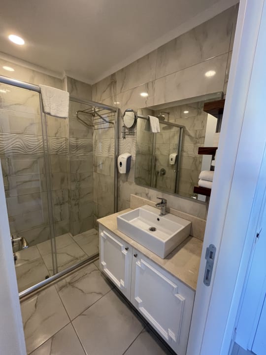 Zimmer Well Palace Side