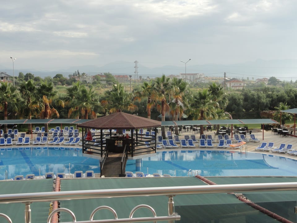 Sauberer Poolbereich FUN&SUN Smart Hane Sun Hotel