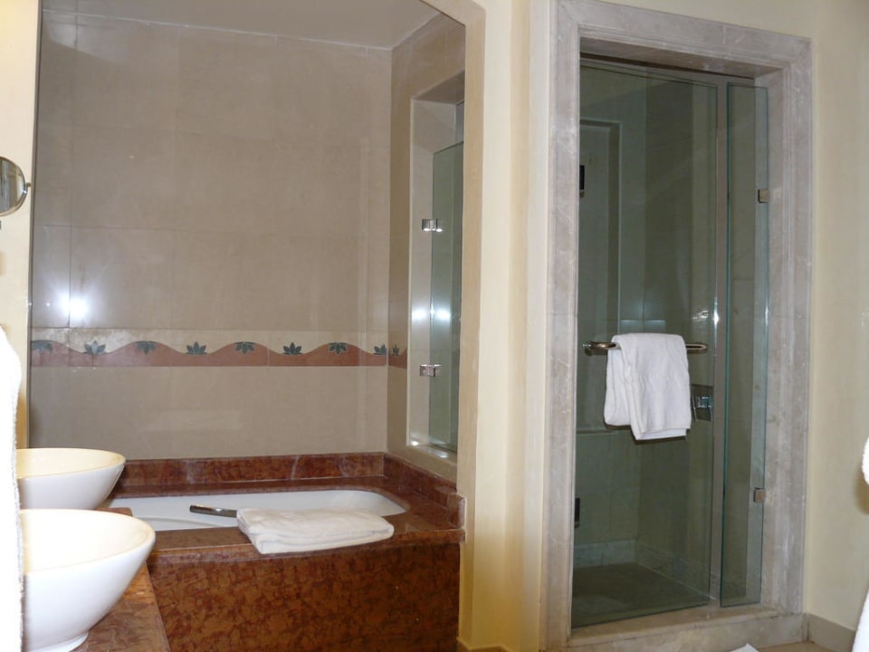 Badezimmer mit Regendusche Premier Le Reve Hotel & Spa