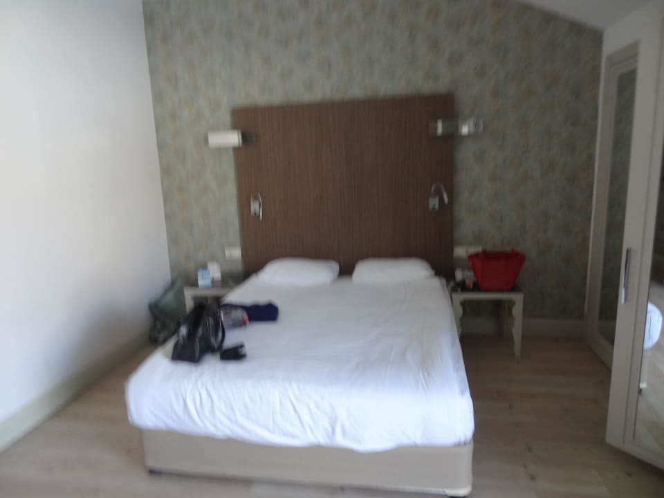 Bett Port Side Resort Hotel
