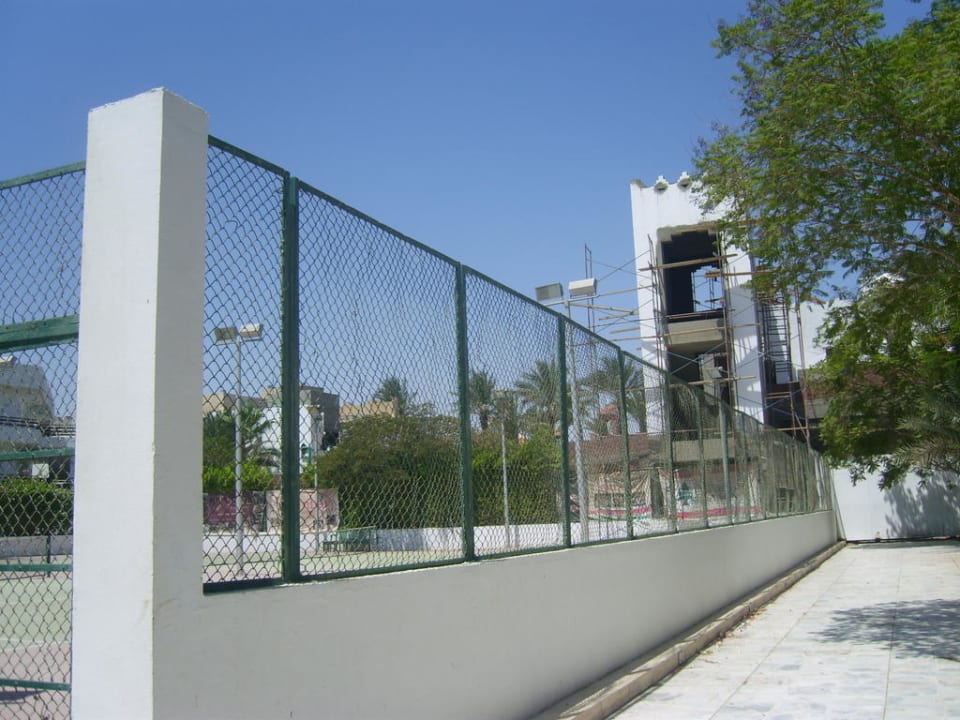 Ausblick auf den Tennisplatz The Grand Hotel Hurghada