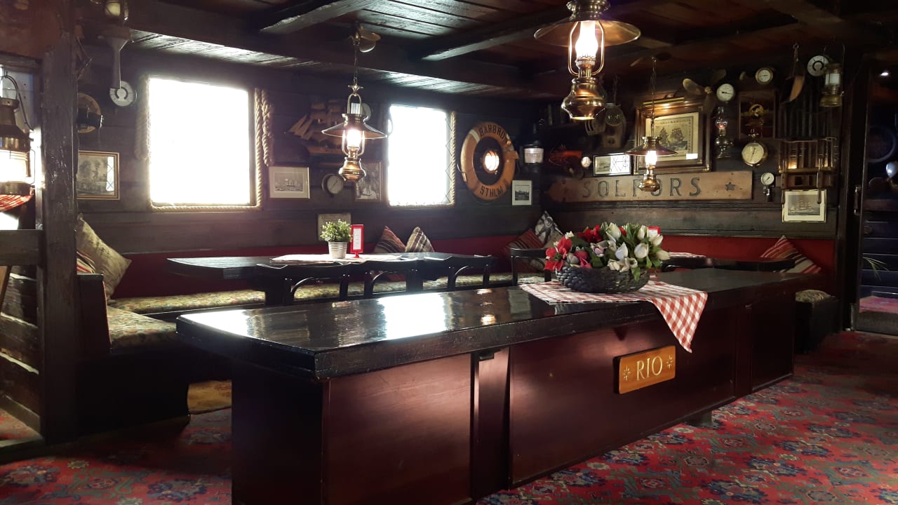 Restaurant Hostel Den Röda Båten