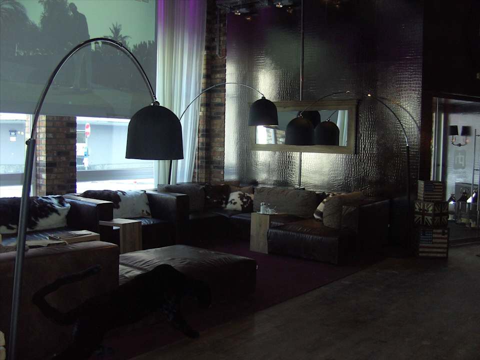 Eingangsbereich Max Brown Hotel 5th District, part of Sircle Collection