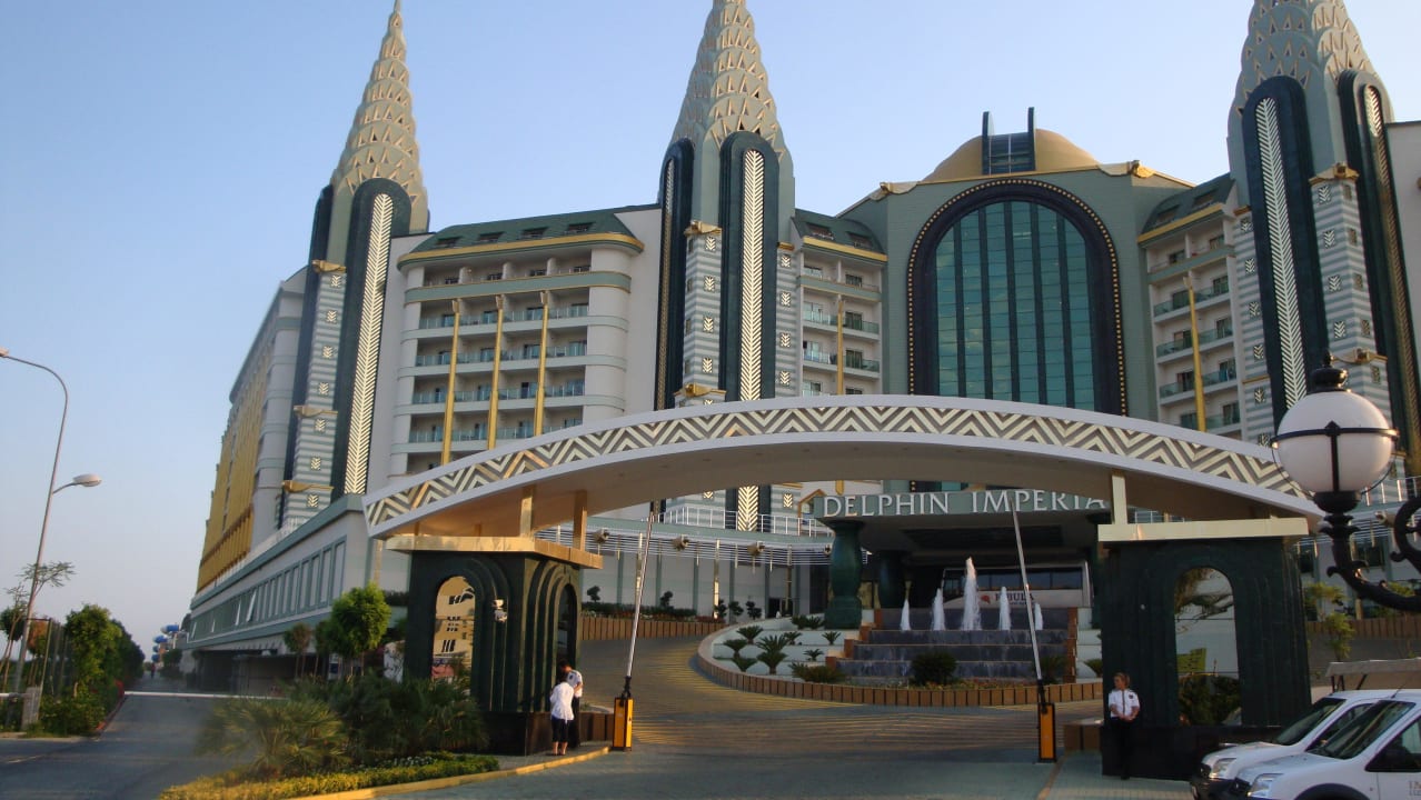 Hoteleinfahrt Hotel Delphin Imperial