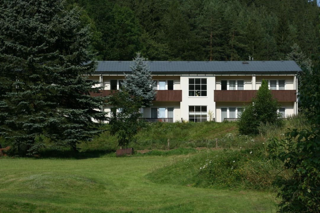Blick von der Strasse Berghotel Mellenbach