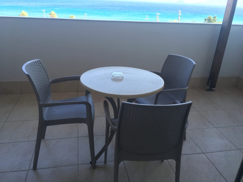Zimmer Grand Blue Beach Hotel