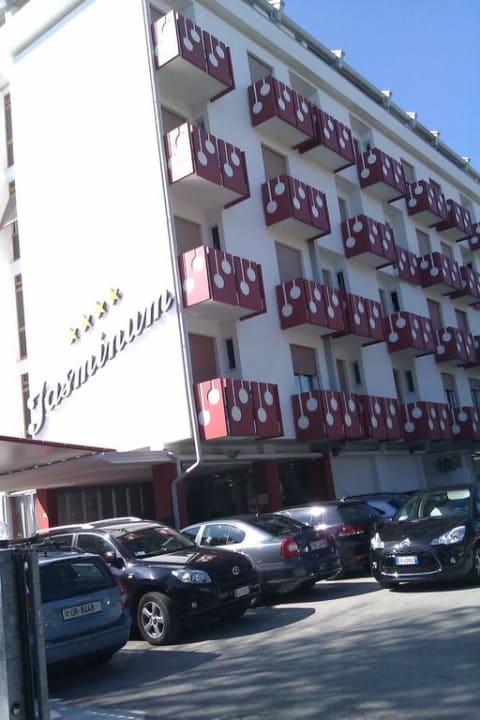 Hotel & Parkplatz Hotel Jasminum