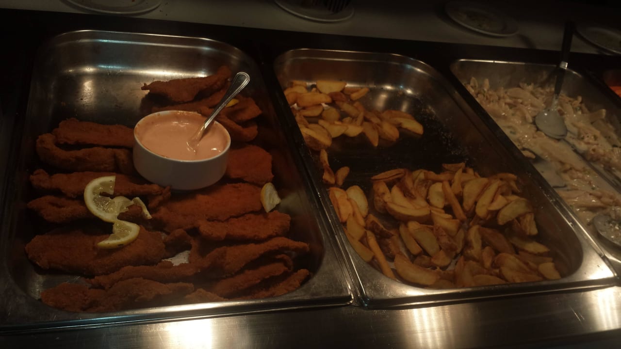 Sogar lecker Schweineschnitzel, sehr lecker  Lindos Royal Resort