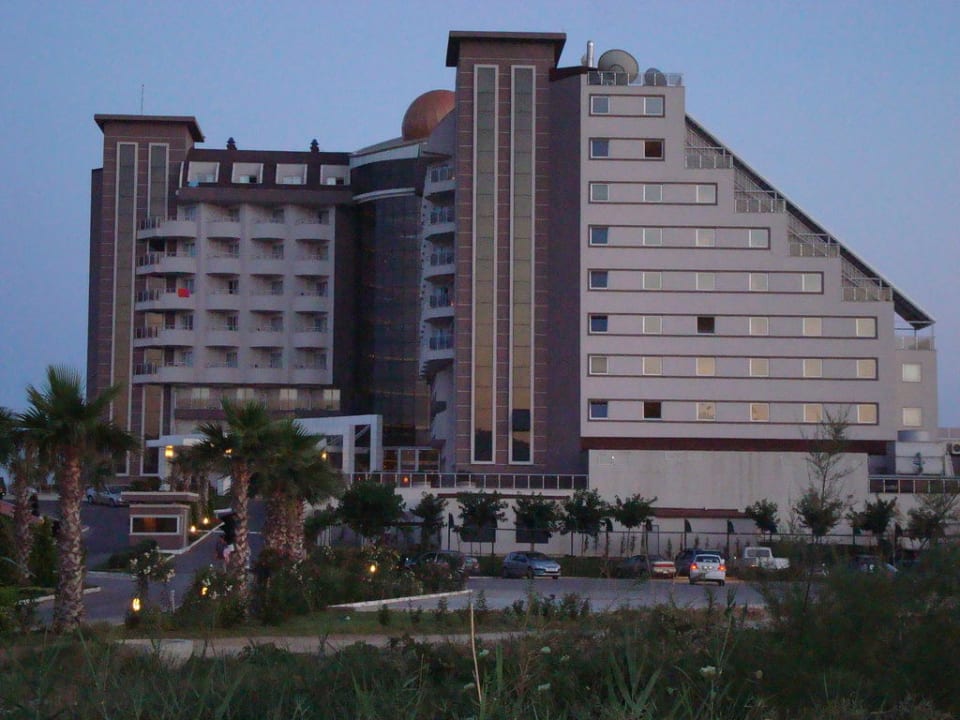 Hotel bei Sonnenuntergang Saturn Palace Resort Hotel