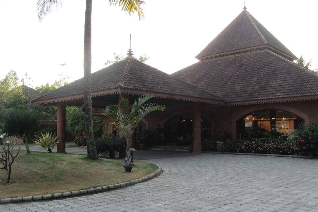 Einfahrt zum Hotel Hotel Lakesong Resort