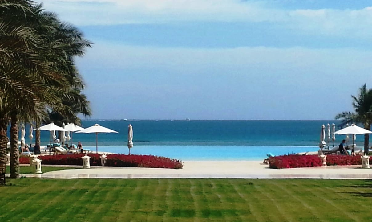 Blick vom Hauptpool zum Meer Baron Palace Sahl Hasheesh