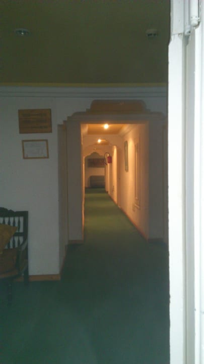 Die Gänge zu den Zimmern Alassio Hotel and Thalasso