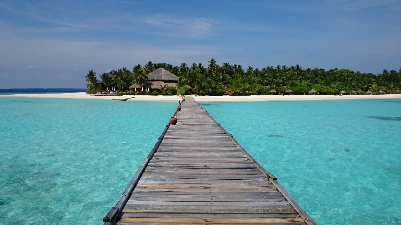 Wasservillen - Blick zum Sunset Restaurant Filitheyo Island Resort