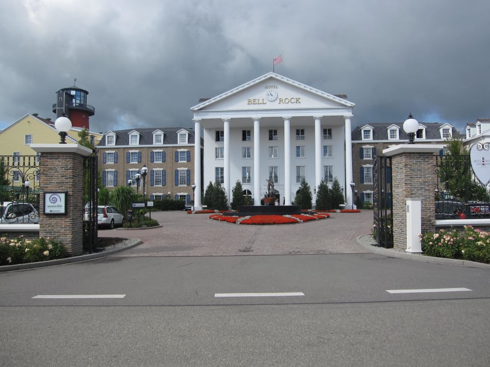 Hotelansicht von der Straße aus Hotel Bell Rock Europa-Park