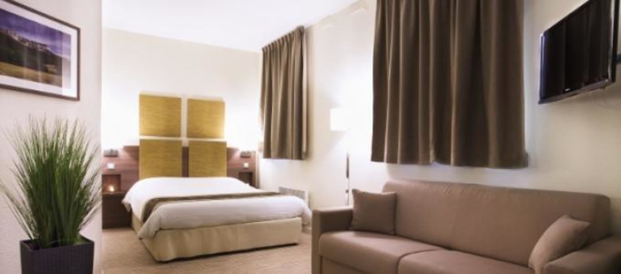 Guest Room Hotel Kyriad Chambery Centre - Curial