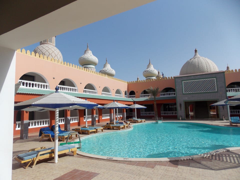 Mit Blick zu den Zimmern Pickalbatros Alf Leila Wa Leila Resort - Neverland Hurghada